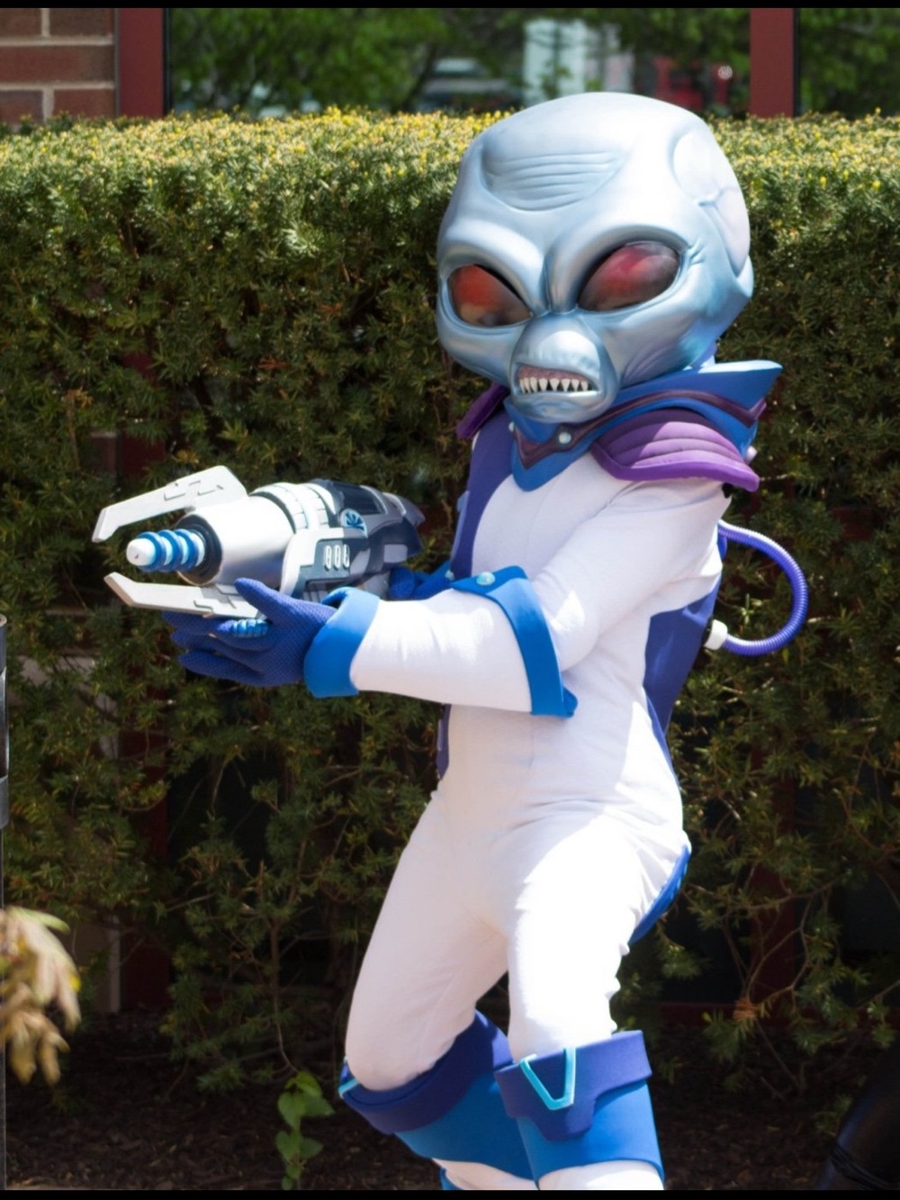 Destroy All Humans PS4 video game Crypto alien prop replica cosplay